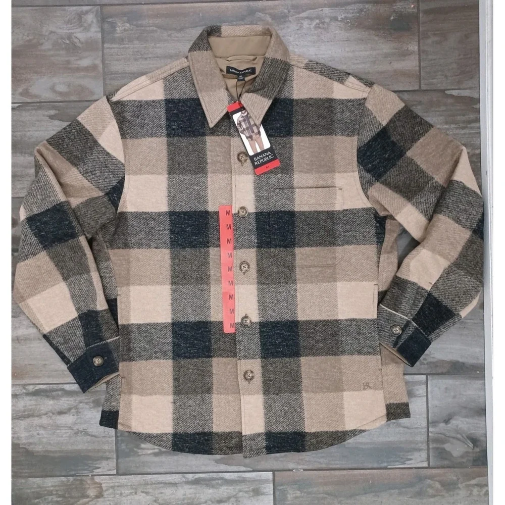 Banana Republic Men's Plaid Shirt Jacket In A Tan and Black Color Scheme. Size M